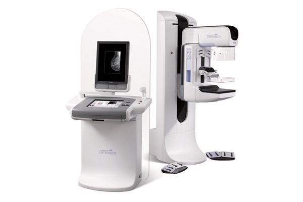 mammografo con tomosintesi Selenia Dimensions